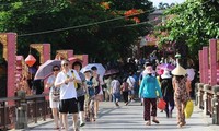 Khách du lịch Lào đến Việt Nam tăng mạnh