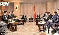 Chủ tịch Quốc hội Vương Đình Huệ tiếp Chủ tịch Hội hữu nghị Indonesia - Việt Nam