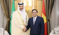 Thủ tướng Phạm Minh Chính tiếp lãnh đạo các tập đoàn, quỹ đầu tư lớn của Saudi Arabia