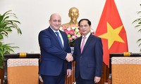 Thứ trưởng Ngoại giao Grudia thăm và làm việc tại Việt Nam