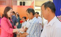 Phó Chủ tịch nước Võ Thị Ánh Xuân tặng quà Tết tại An Giang