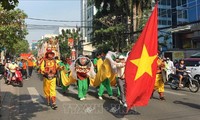 Nhiều đoàn khách quốc tế đến với lễ hội chùa Ông (Đồng Nai)