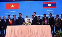 Việt Nam và Lào ký Hiệp định Thương mại mới