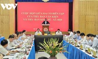 Thủ tướng Phạm Minh Chính dự buổi làm việc giữa hai Tổ Biên tập của Tiểu ban Văn kiện và Tiểu ban Kinh tế - Xã hội