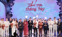 Phó Chủ tịch nước Võ Thị Ánh Xuân dự chương trình nghệ thuật đặc biệt - Hoa tháng Bảy