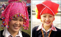 Busana wanita etnis minoritas daerah pegunungan di Vietnam Utara