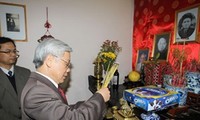 Sekretaris Jenderal Komite Sentral Partai Komunis Vietnam Nguyen Phu Trong menyampaikan ucapan selamat tahun baru di beberapa daerah