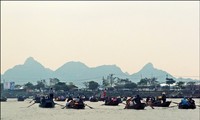 Berziarah ke Pagoda Huong pada awal Musim Semi tahun Naga 2012