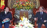  Ketua Majelis Nasional VN Nguyen Sinh Hung menerima Sekretaris Jenderal  AIPA