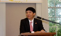 Mengadakan dengan sukses Forum Vietnam pertama di Amerika Serikat