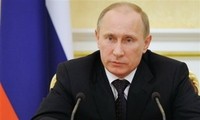 Presiden terpilih Vladimir Putin melakukan konsultasi untuk membentuk pemerintah baru