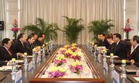 Deputy PM Vietnam Hoang Trung Hai bertemu dengan  Deputy PM Tiongkok Li Kequiang