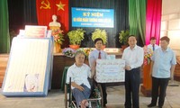 Anggota Polit Biro To Huy Rua melakukan kunjungan di  Pusat Sanatorium Prajurit Penyandang Cacad di kabupaten Thuan Thanh