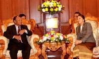 Ketua Parlemen Kamboja Heng Samrin melakukan kunjungan di Laos