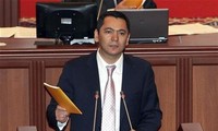 Persekutuan yang berkuasa di Kyrgyzstan runtuh
