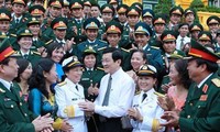Presiden Vietnam Truong Tan Sang melakukan pertemuan dengan utusan serikat buruh dari Kementerian Pertahanan