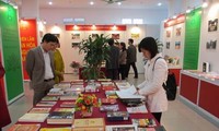 Pameran buku, koran dan  foto tentang “Kebudayaan warga Hanoi”