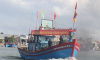 Nelayan propinsi Khanh Hoa melakukan keberangkatan produksi awal tahun baru