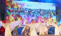 Festival laut Nha Trang- Khanh Hoa tahun 2013 dengan banyak aktivitas menuju ke laut dan pulau