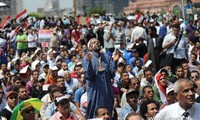 Faksi Islam mengadakan demonstrasi lagi di Mesir