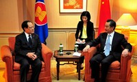 Mengembangkan hubungan kerjasama ASEAN-Tiongkok menjadi intensif