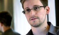 Mantan personil CIA Edward Snowden menyatakan tidak membawa dokumen rahasia ke Rusia