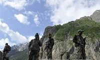 Tentara India dan Pakistan terus melakukan baku tembak di perbatasan Kashmir