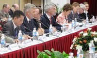 Menyosialisasikan kesempatan melakukan investasi di Vietnam terhadap badan usaha Belgia