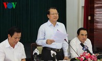 Deputi PM Vu Van Ninh bekerja dengan pimpinan kota Da Nang