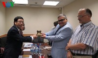 Direktur Jenderal VOV Nguyen Dang Tien melakukan kunjungan kerja di Kantor Televisi dan Radio Nasional Rusia
