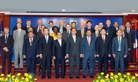 Deputi PM, Menlu Vietnam Pham Binh Minh bertemu dengan Menlu Tiongkok, Wang Yi