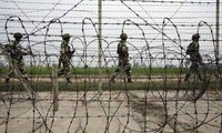 Prajurit perbatasan India dan Pakistan melakukan baku tembak di Kashmir