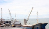 Propinsi Quang Ninh mempersiapkan penggelaran proyek pelabuhan laut seharga USD 128 juta.