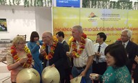 Pada hari pertama tahun baru 2015, lebih dari 1000 ribu wisatawan mancanegara datang ke Vietnam