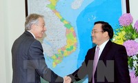 Deputi PM Hoang Trung Hai menerima mantan Perdana Menteri Inggris dan Irlandia Utara Tony Blair.