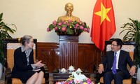 Deputi PM, Menlu Pham Binh Minh menerima Duta Besar Belanda, Catharina Trooster