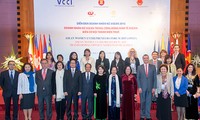 Wirausaha wanita ASEAN 2015 : mengubah kesempatan menjadi kenyataan