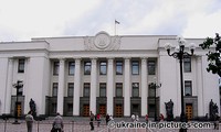Ukraina memberlakukan undang-undang tentang status khusus bagi daerah Timur yang kontroversial