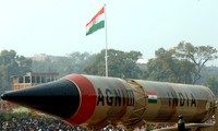 India melakukan uji coba peluncuran rudal balistik Agni-III