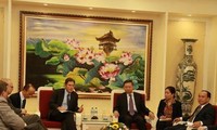 Deputi Menteri Keamanan Publik Vietnam, To Lam menerima Asisten Menlu AS