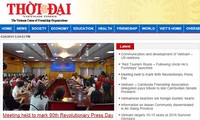 Gabungan asosiasi persahabatan Vietnam melakukan upacara unjuk muka Koran elektronik spesialis Thoi Dai