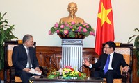 Deputi PM, Menteri Luar Negeri Pham Binh Minh menerima Deputi Menlu Pakistan