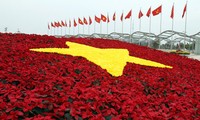Rombongan diaspora Vietnam yang tipikal kembali ke negeri untuk memperingati Hari Nasional Vietnam