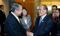 Ketua MN Nguyen Sinh Hung melakukan pertemuan dengan Ketua Majelis Rendah Jepang
