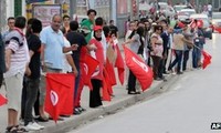 Pawai mendukung perran anti terorisme di Tunisia
