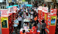 Membuka Pesta Jalan Buku Hari Raya Tet Tradisional 2016 di kota Ho Chi Minh