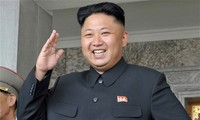 Pemimpin RDR Korea, Kim Jong Un melakukan inspeksi di latihan angkatan udara
