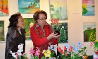 Pameran “Bunga Bumi Viet” membalas budi kaum Wanita Vietnam