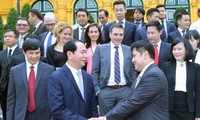 Presiden Tran Dai Quang menerima delegasi badan usaha asing