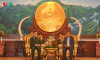 Menteri Pertahanan Vietnam, Ngo Xuan Lich melakukan kunjungan resmi di Laos